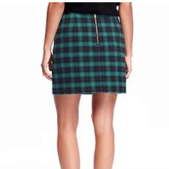 Old Navy Green and Black Plaid Mini Skirt Size 4 | Preppy Flannel Holiday Y2K - Picture 2 of 10